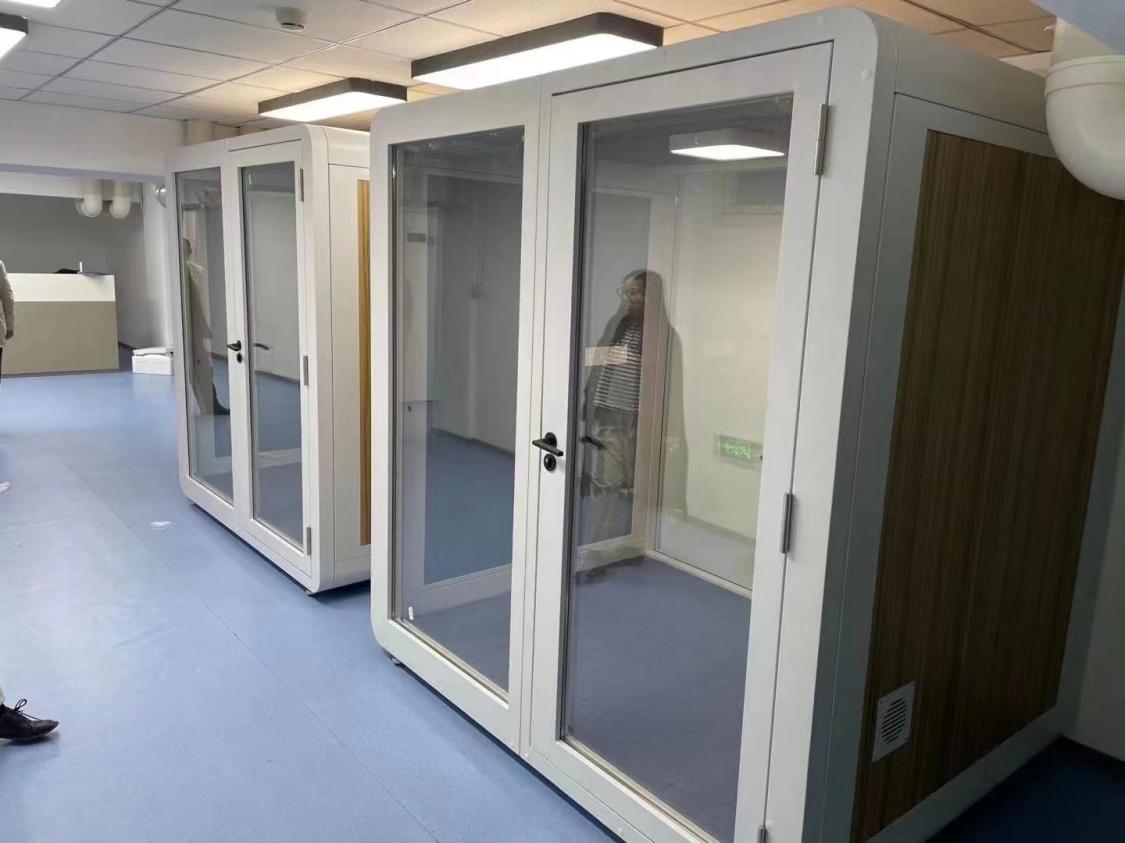 Homelements 4 Persons 2.1x1.6x2.25m White & Black Wood Grain Model Mobile Soundproof Room Home Live Broadcast Room Singing Cabin Recording Studio Indoor Telephone Booth Piano Sleeping Soundproof Silent Cabin